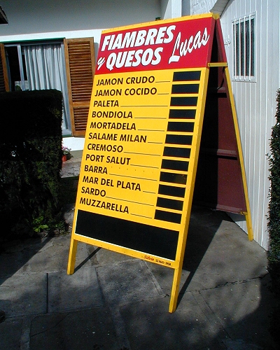 cartel de pie para vereda FIAMBRERIA ABOGADO en zona oeste